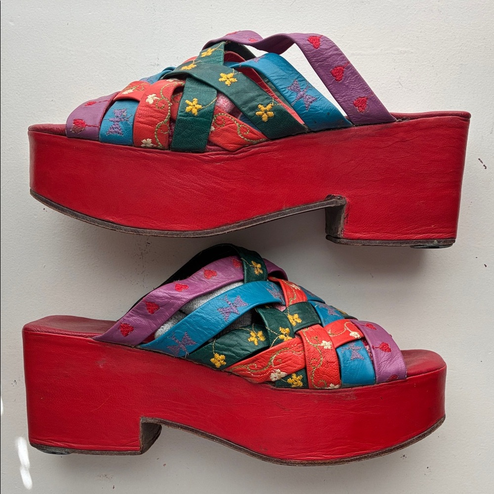 RARE! 60s 70s VTG Embroidered Platforms